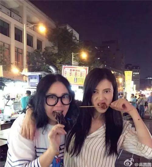 吃瓜俩闺蜜互撕视频播放,视频播放引发网友热议 吃瓜俩闺蜜互撕视频播放,视频播放引发网友热议