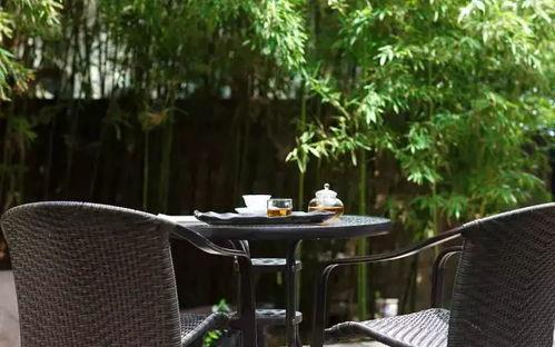 爷爷在院子吃瓜视频,享受夏日时光