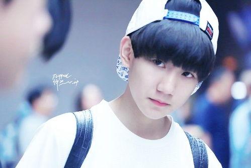 明星吃瓜王源陆虎视频,揭秘娱乐圈幕后趣事