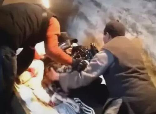 奶奶遗照拍视频吃瓜,奶奶遗照中的温馨回忆与感人瞬间