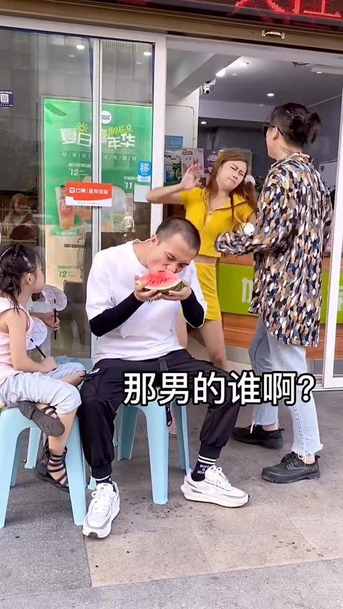 吃瓜群众看男女吵架视频,男女吵架现场，火药味十足