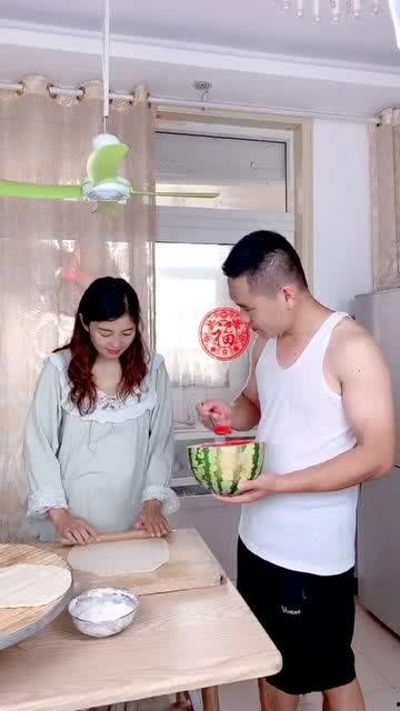 故意卖坏瓜给孕妇吃视频,恶意商贩的道德沦丧