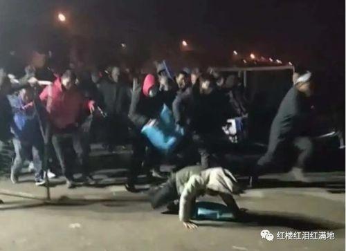 抖音男的钓鱼吃瓜视频,揭秘钓鱼乐趣与生活百态